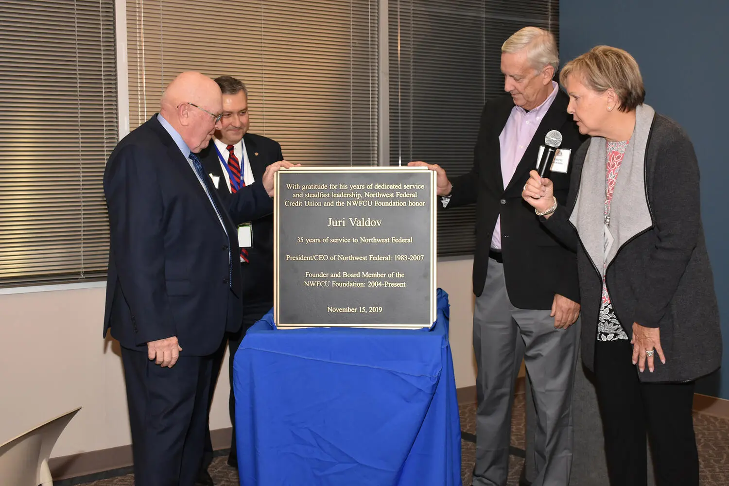 Jeff, Tom and Winky give plaque to Juri Valdov